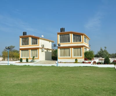 https://imgcld.yatra.com/ytimages/image/upload/t_hotel_yatra_city_desktop/v1454651938/Domestic Hotels/Hotels_Hyderabad/Ravindra Resorts/Overview.jpg